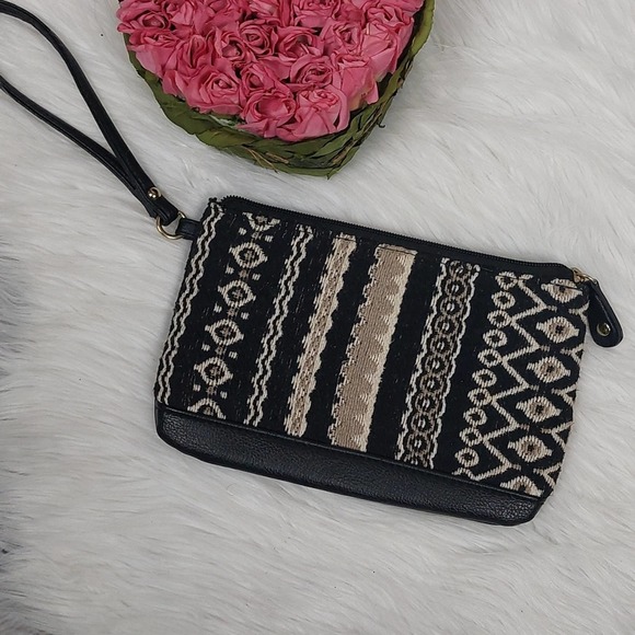 Maurices Handbags - Maurice's black and cream wristlet